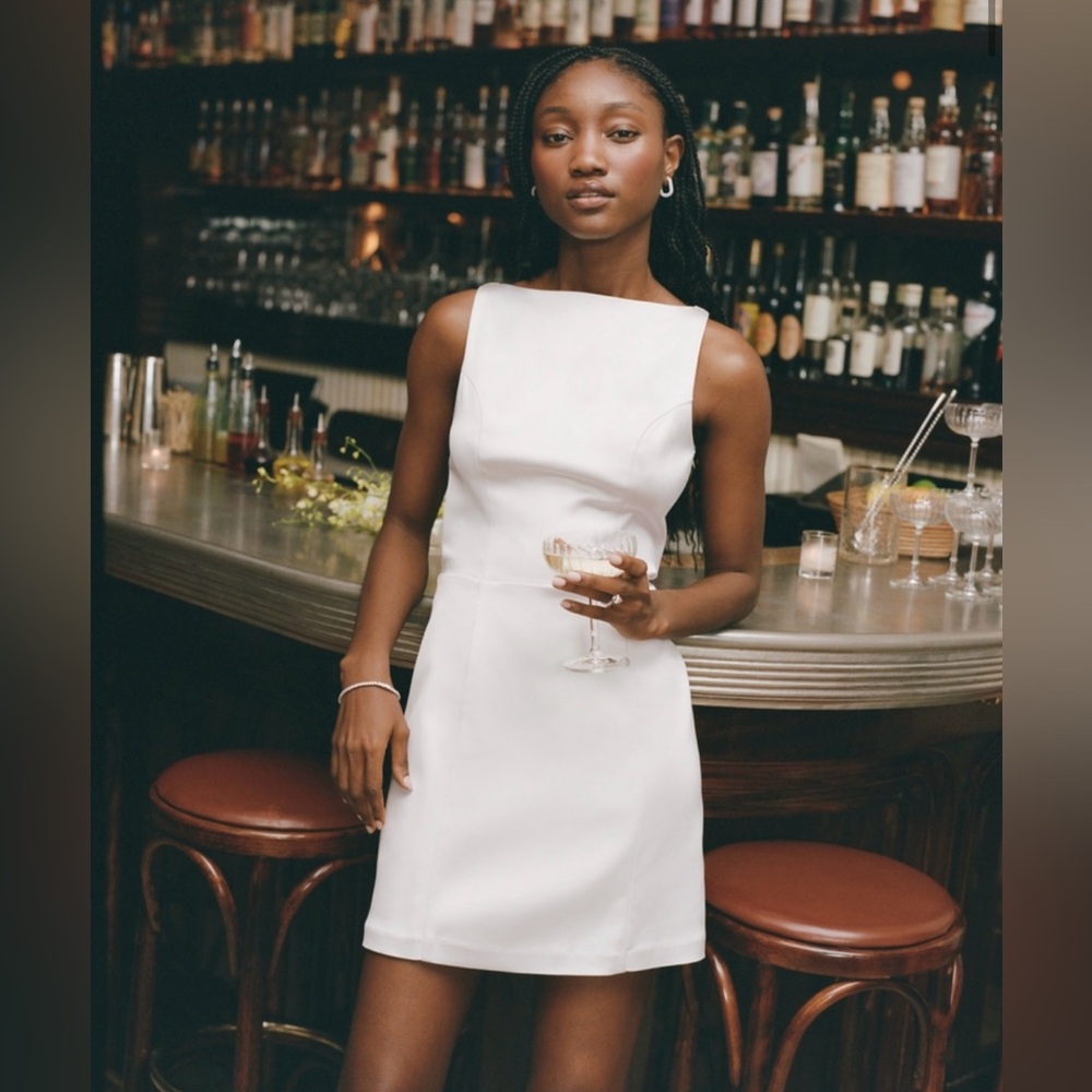 Elegant White Sleeveless Dress